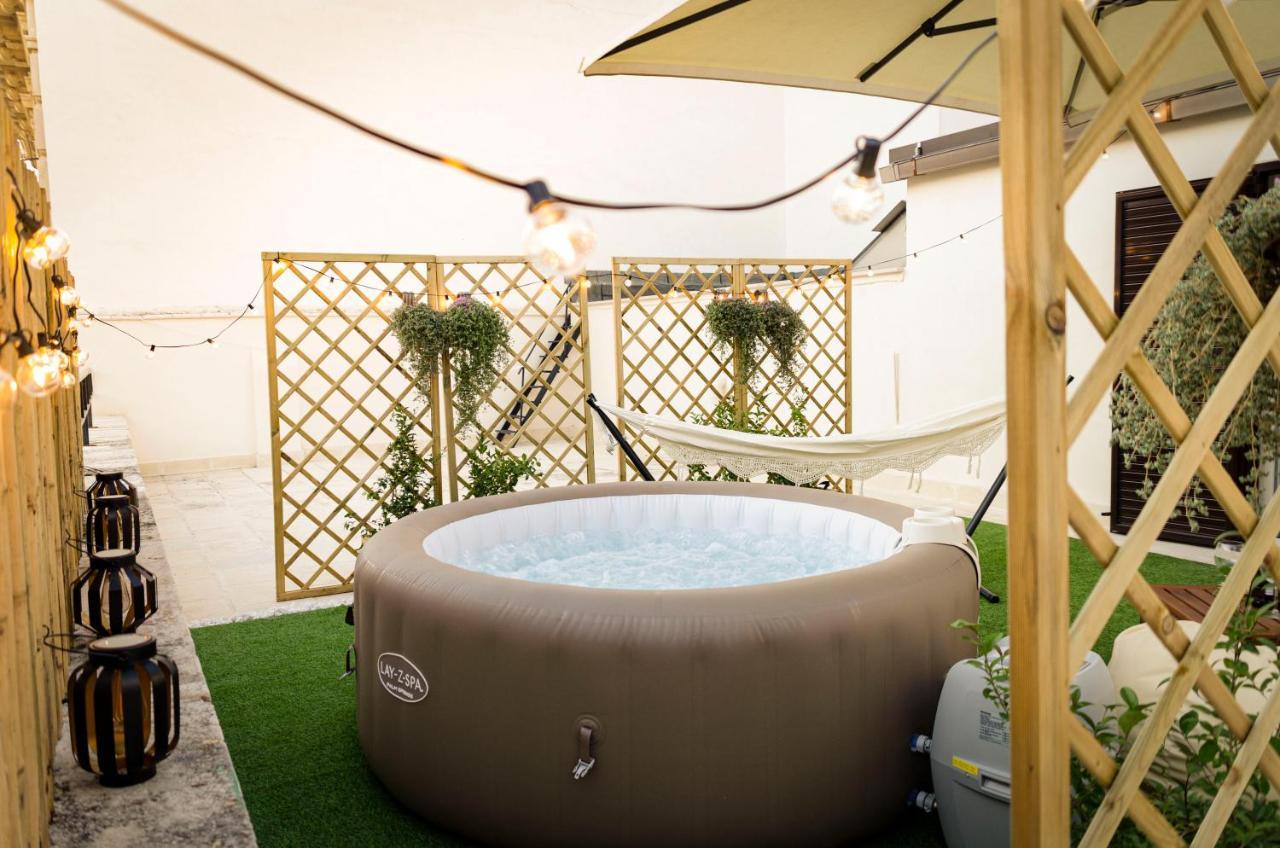 Ferienwohnung Apulialux Penthouse & Garden Con Spa In Centro Bari Exterior foto