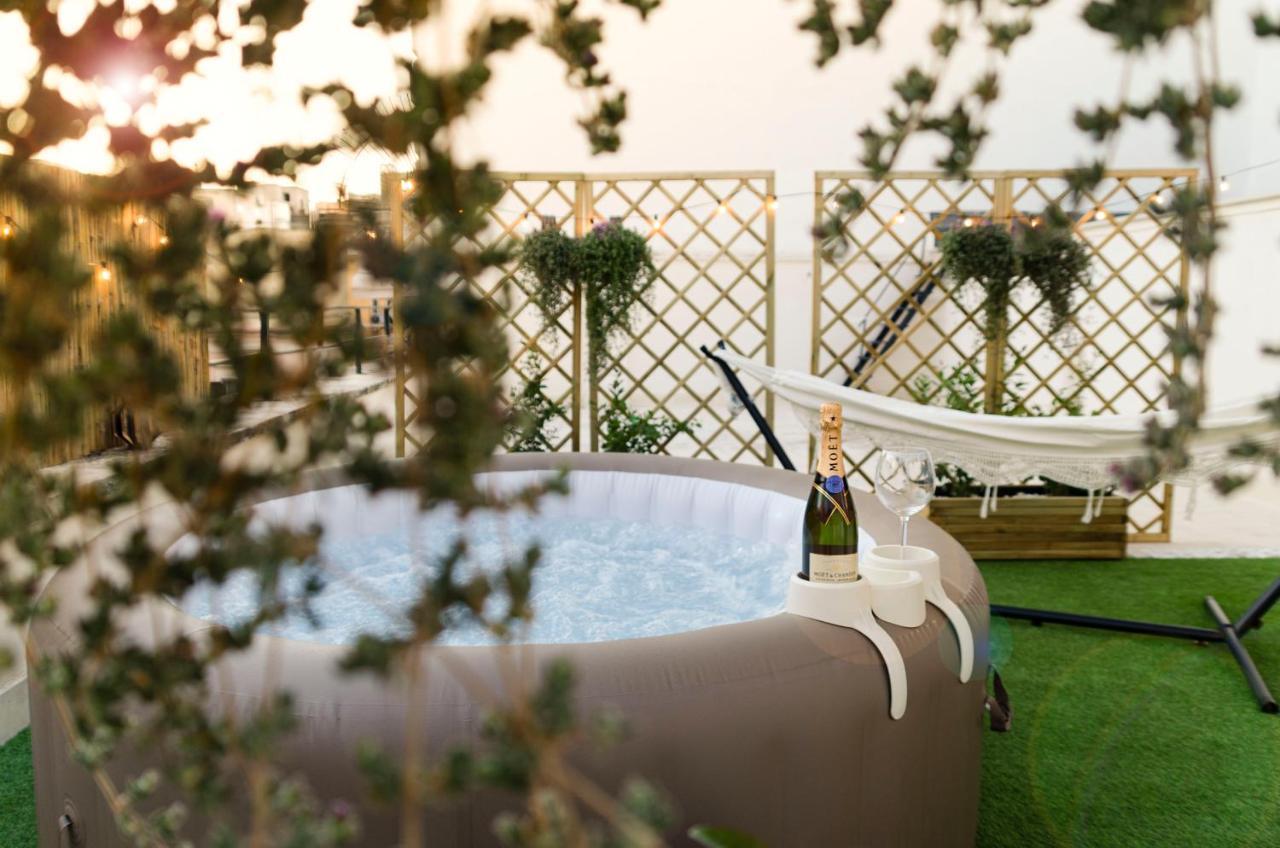 Ferienwohnung Apulialux Penthouse & Garden Con Spa In Centro Bari Exterior foto